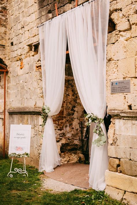 decorating wedding with tulle